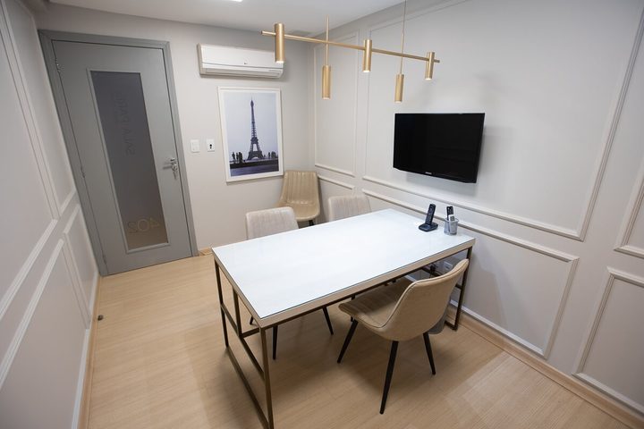 Sala de reunião em Goiânia — Sala Paris, atendimento de até 4 pessoas com decoração executiva no Setor Marista